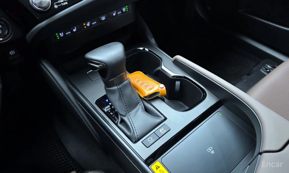 Фото 9 - Lexus ES