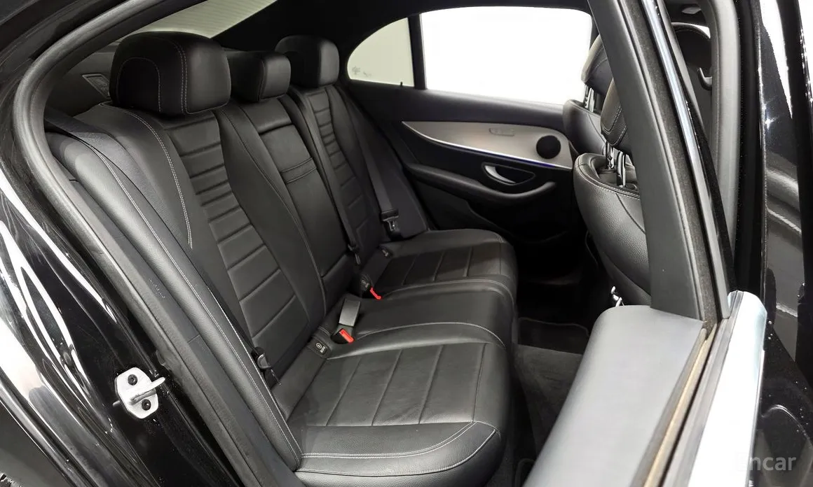 Фото 12 - Mercedes-Benz E-Class