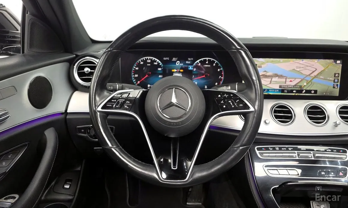 Фото 13 - Mercedes-Benz E-Class