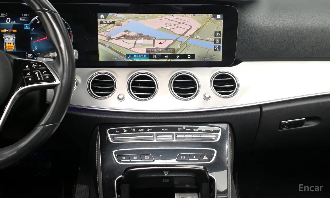 Фото 14 - Mercedes-Benz E-Class