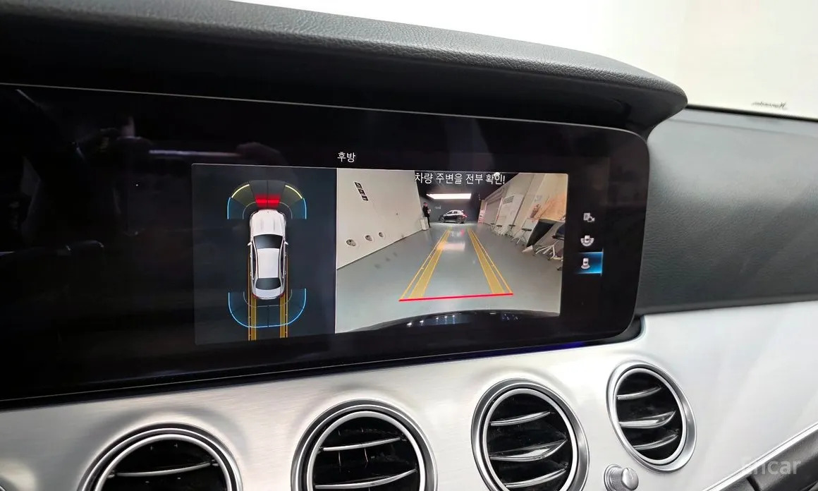 Фото 15 - Mercedes-Benz E-Class