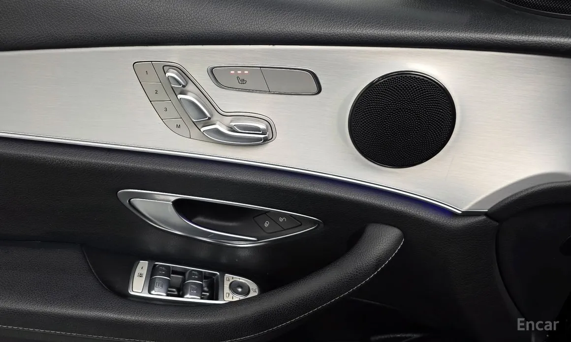 Фото 19 - Mercedes-Benz E-Class