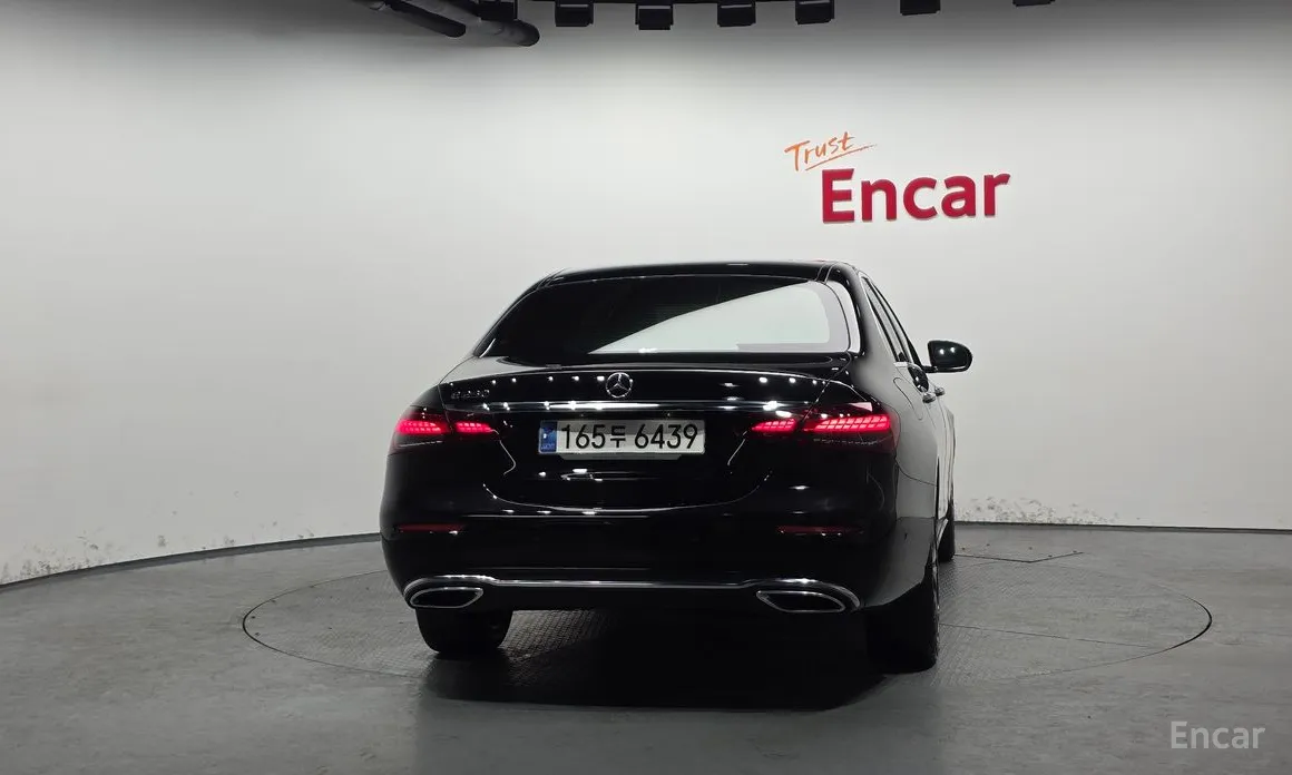 Фото 4 - Mercedes-Benz E-Class