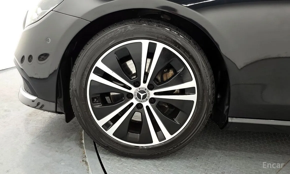 Фото 5 - Mercedes-Benz E-Class