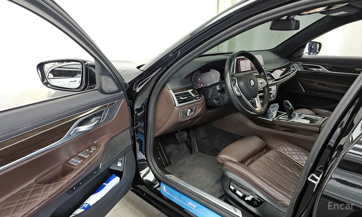 Фото 10 - BMW 7 Series