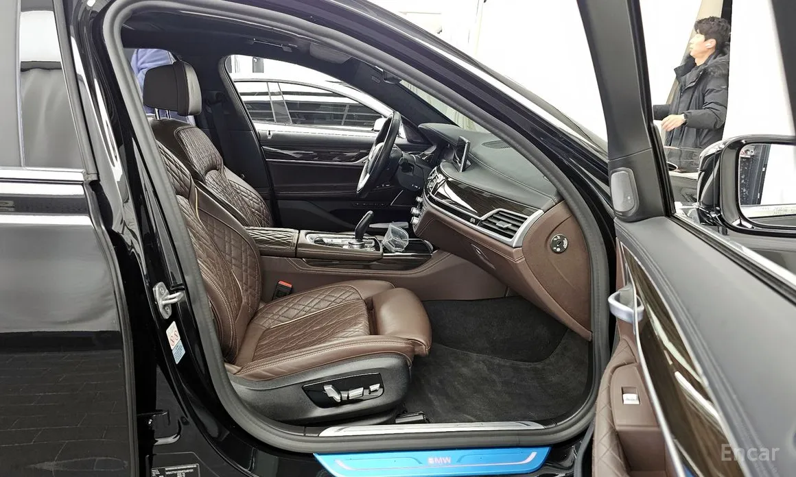 Фото 11 - BMW 7 Series