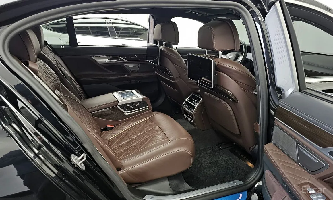 Фото 12 - BMW 7 Series