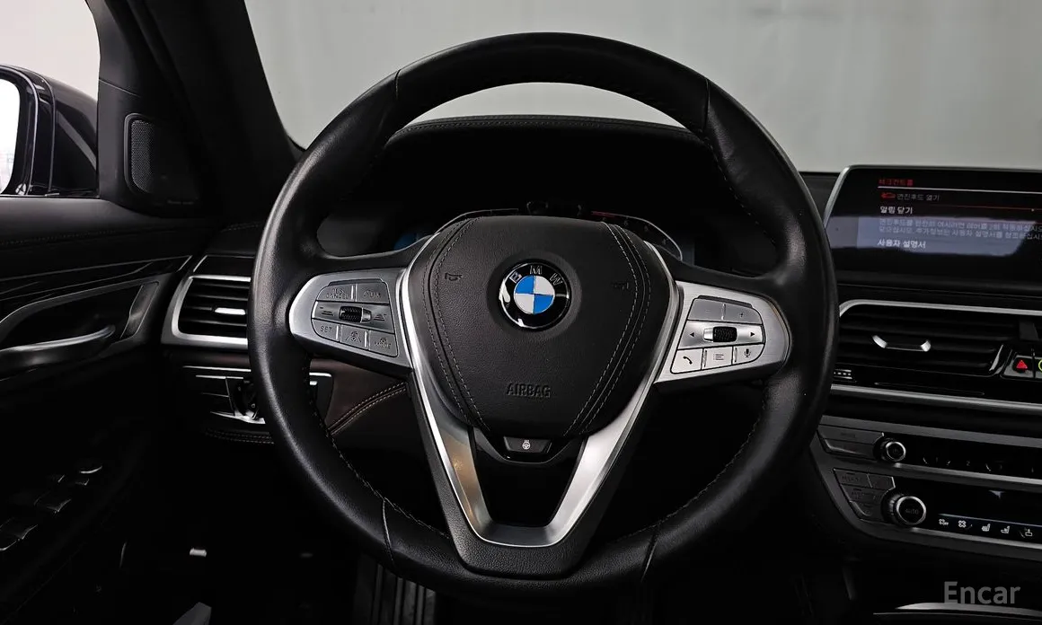 Фото 13 - BMW 7 Series