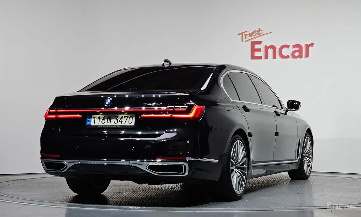 Фото 2 - BMW 7 Series