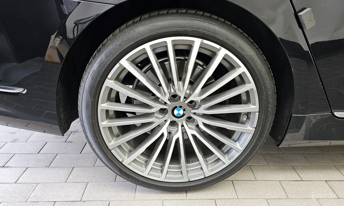 Фото 5 - BMW 7 Series