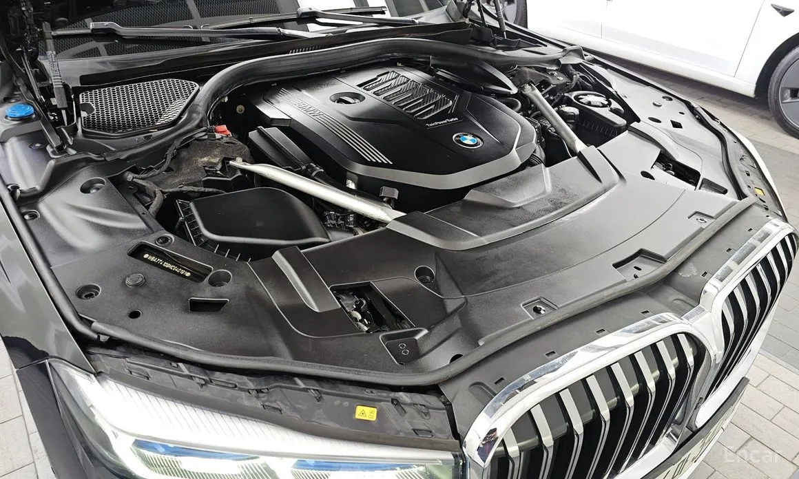 Фото 6 - BMW 7 Series