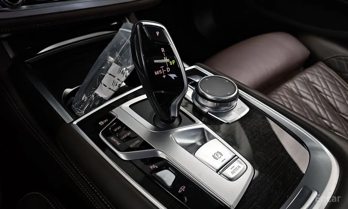Фото 9 - BMW 7 Series