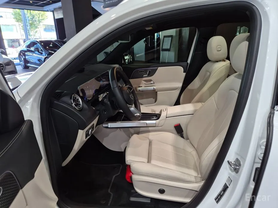 Фото 10 - Mercedes-Benz EQB