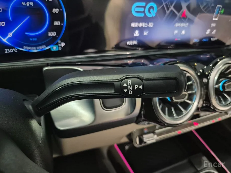 Фото 9 - Mercedes-Benz EQB