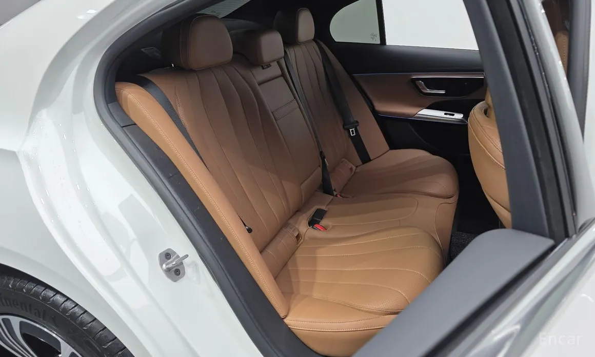 Фото 12 - Mercedes-Benz E-Class