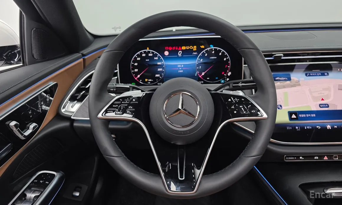 Фото 13 - Mercedes-Benz E-Class