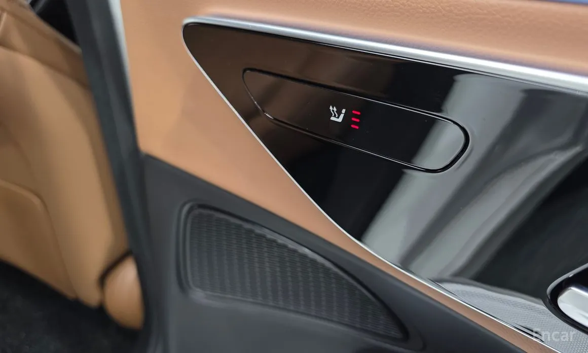 Фото 19 - Mercedes-Benz E-Class