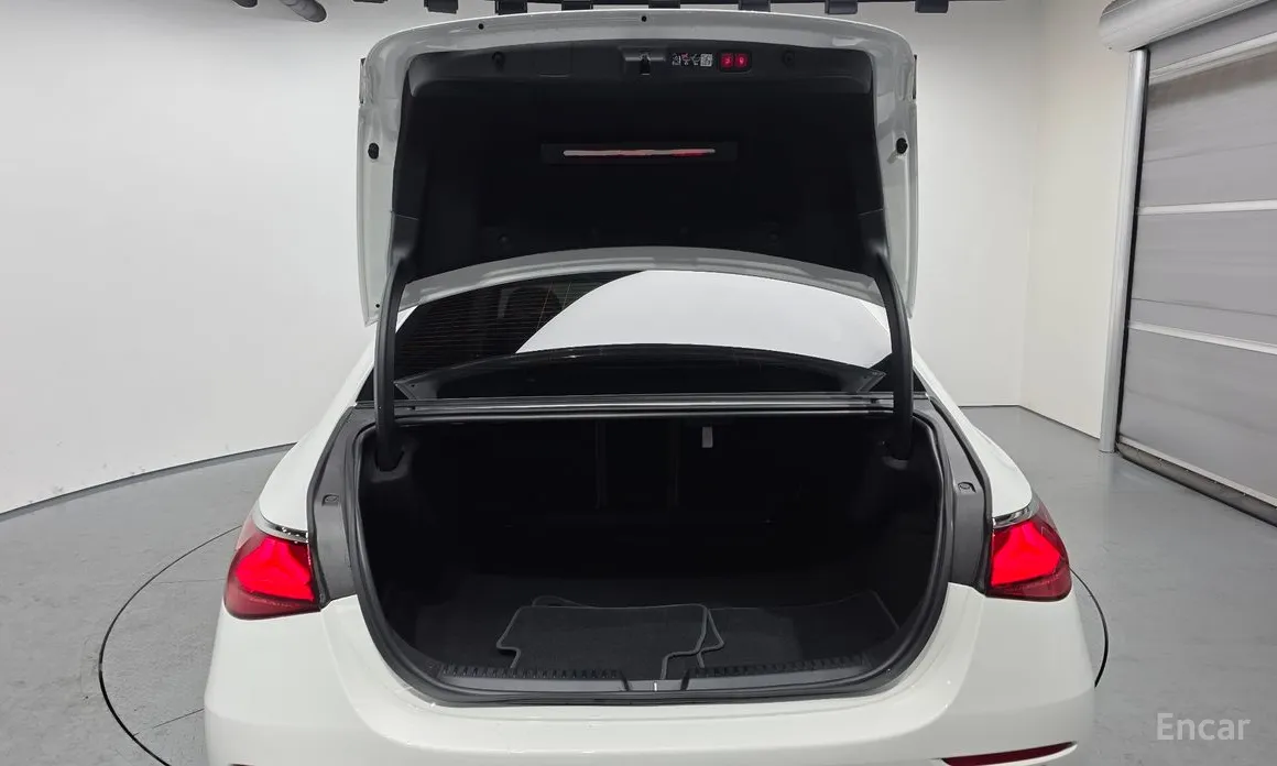 Фото 20 - Mercedes-Benz E-Class