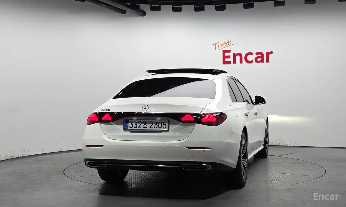 Фото 4 - Mercedes-Benz E-Class