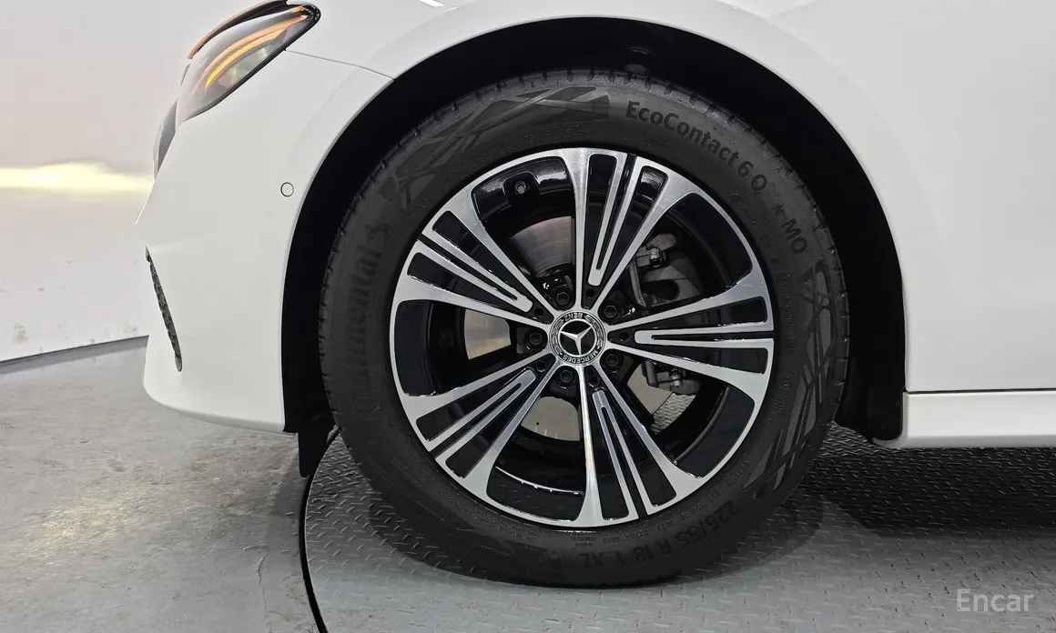 Фото 5 - Mercedes-Benz E-Class