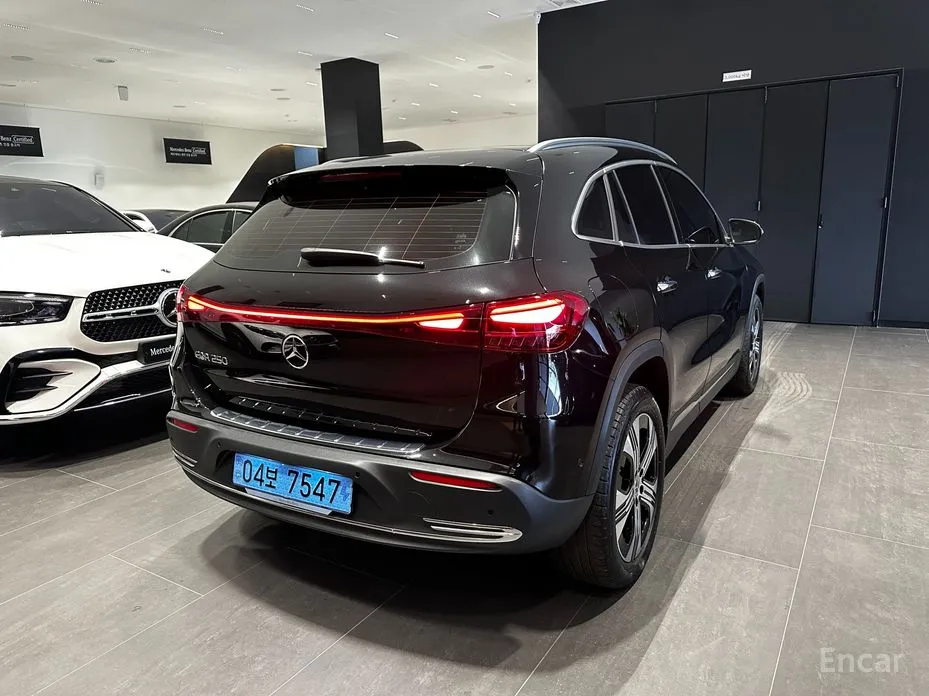 Фото 4 - Mercedes-Benz EQA