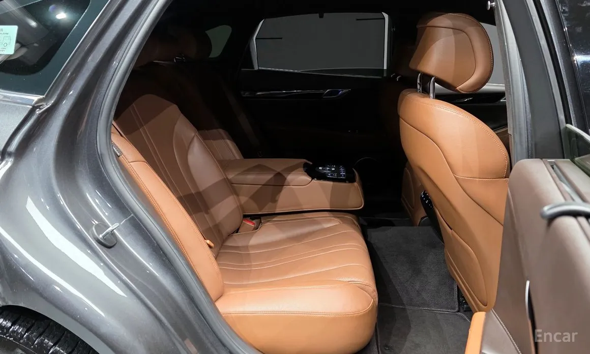 Фото 12 - Genesis G80