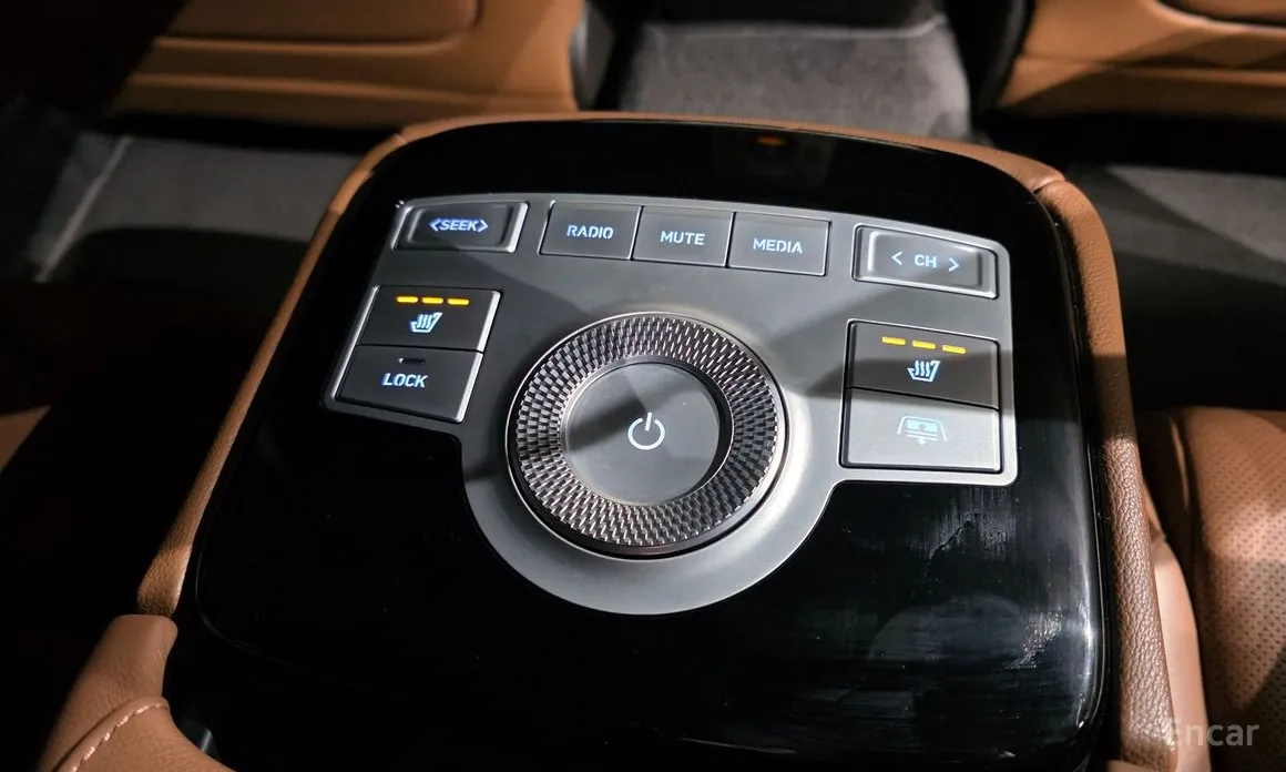 Фото 19 - Genesis G80