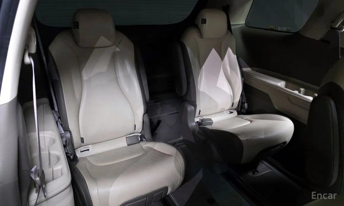 Фото 13 - Kia Carnival