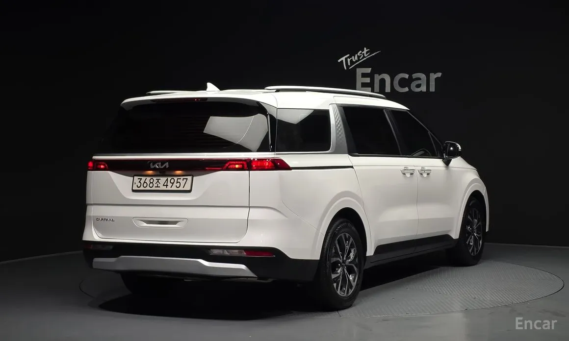 Фото 2 - Kia Carnival