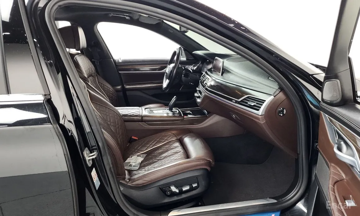 Фото 11 - BMW 7 Series