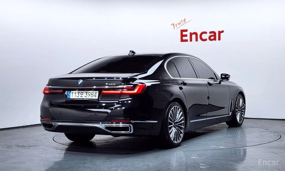 Фото 2 - BMW 7 Series