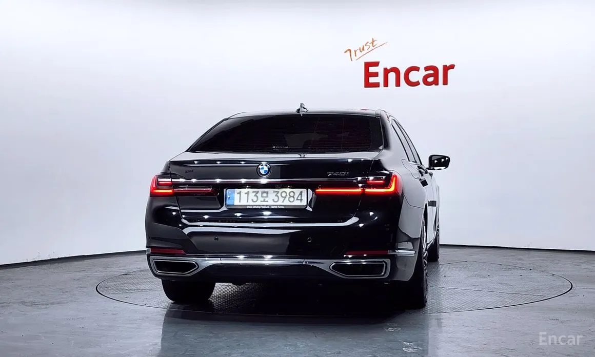 Фото 4 - BMW 7 Series