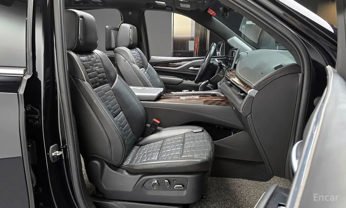 Фото 10 - Cadillac Escalade