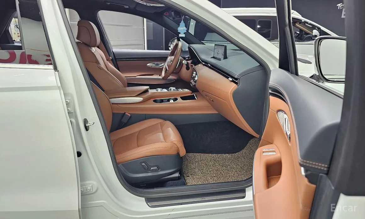 Photo 11 - Genesis GV70