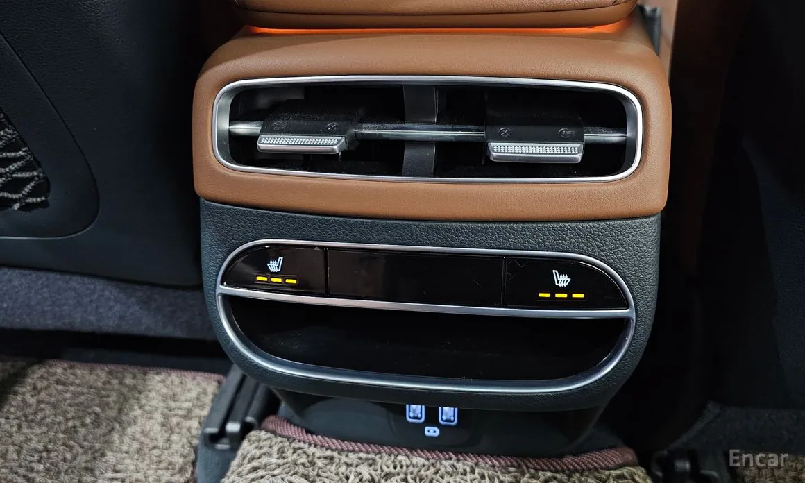 Photo 18 - Genesis GV70