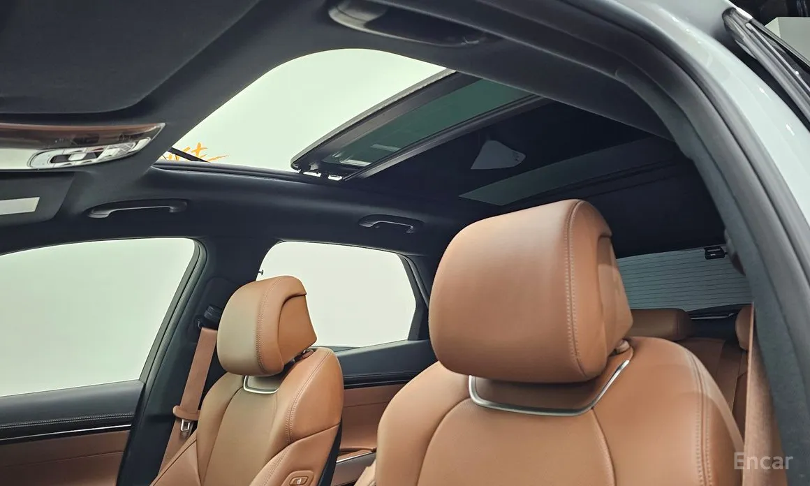 Photo 19 - Genesis GV70