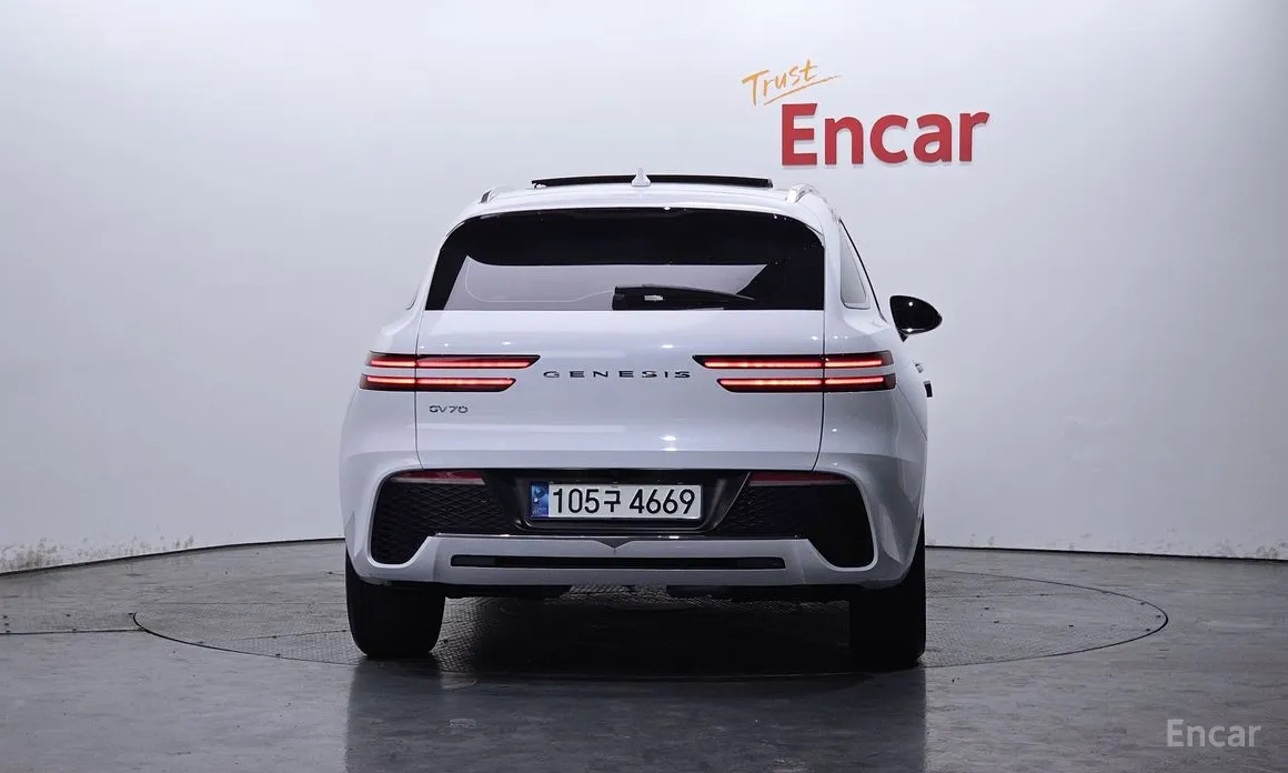 Photo 4 - Genesis GV70