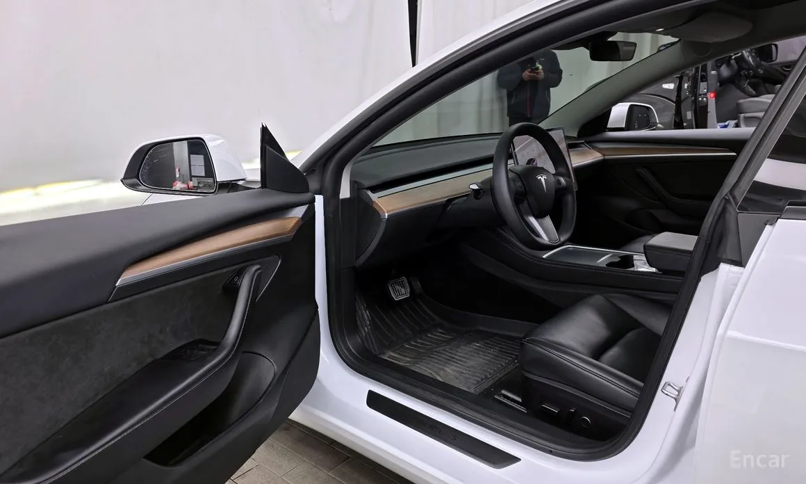 Фото 10 - Tesla Model 3