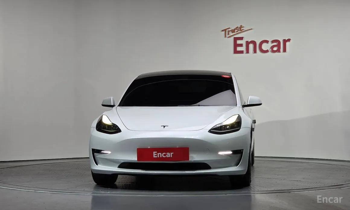 Фото 3 - Tesla Model 3