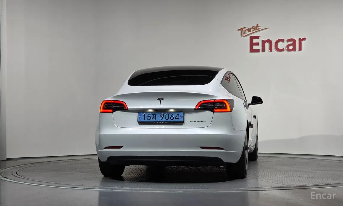 Фото 4 - Tesla Model 3