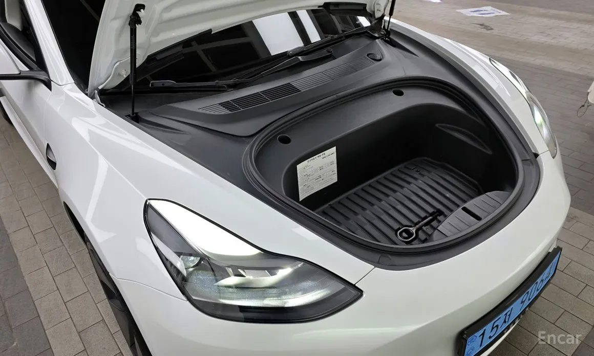 Фото 6 - Tesla Model 3