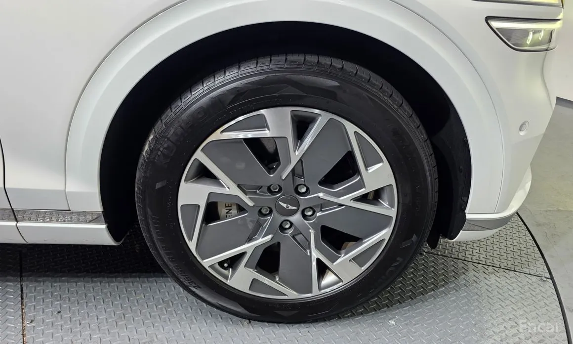 Фото 5 - Genesis GV70