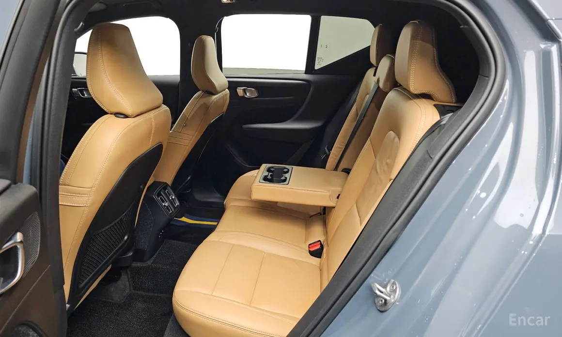 Фото 11 - Volvo XC40