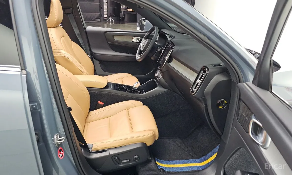 Фото 12 - Volvo XC40