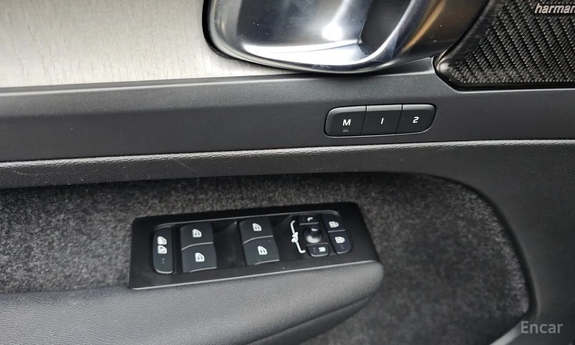 Фото 13 - Volvo XC40