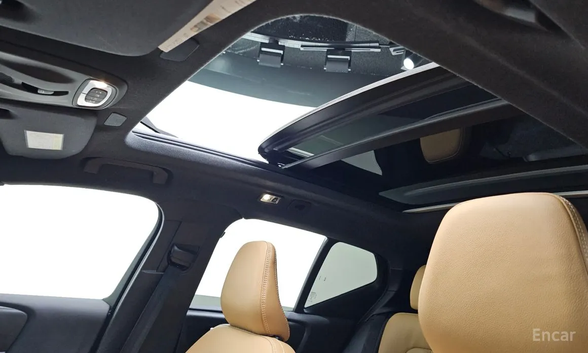 Фото 18 - Volvo XC40