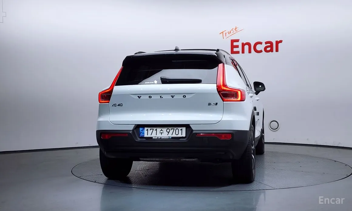 Фото 1 - Volvo XC40