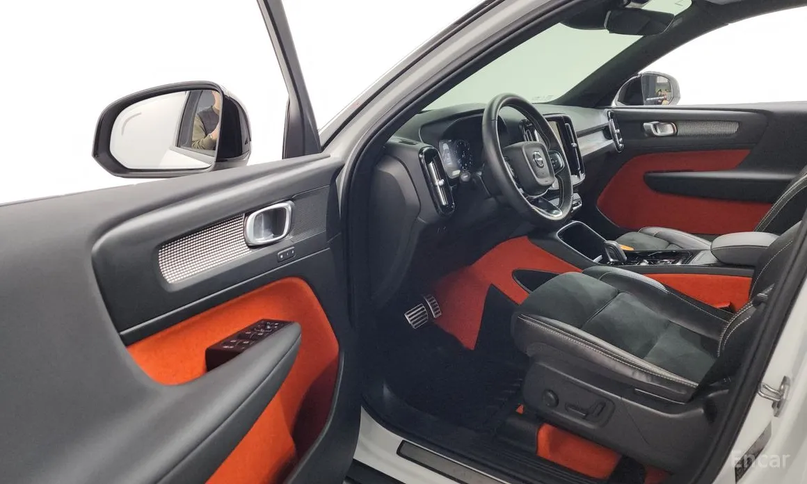 Фото 10 - Volvo XC40