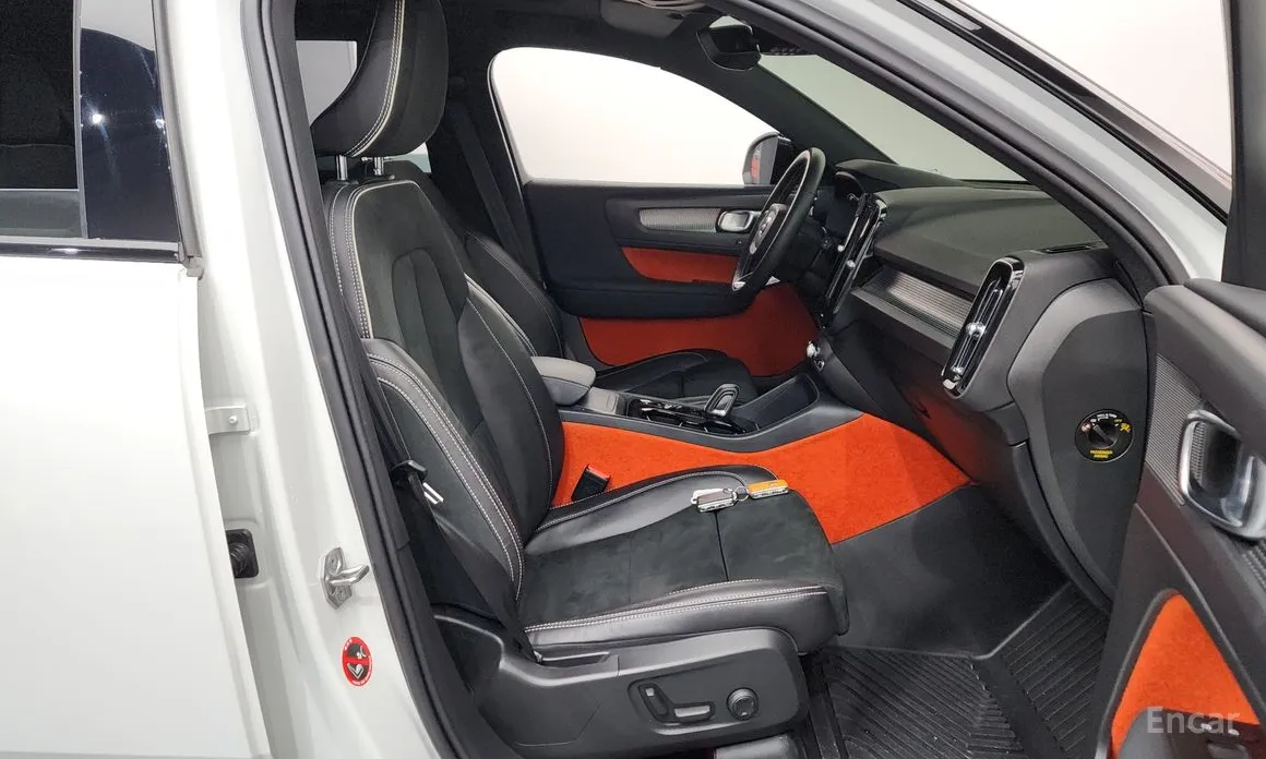 Фото 11 - Volvo XC40