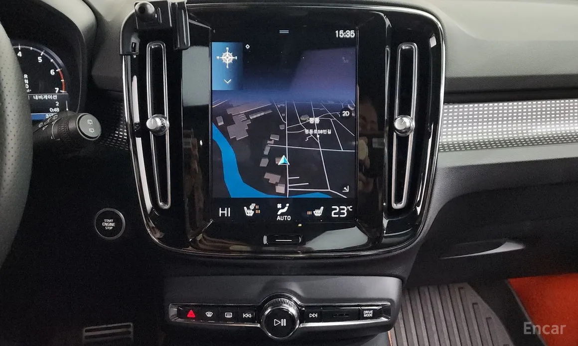 Фото 15 - Volvo XC40